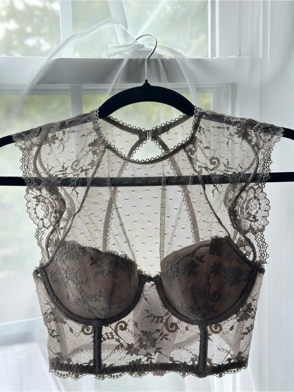Victoria's Secret Taupe Sheer Lace High-Neck Bralette(never work)